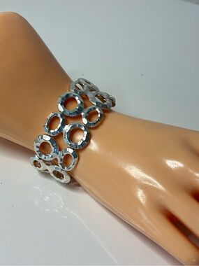 Hammered Silver Open Circle Link Stretch Bracelet - Women's Fashion Jewelry